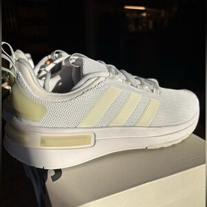 NEW IN BOX Adidas Racer TR23 Running Shoes White Size 8
